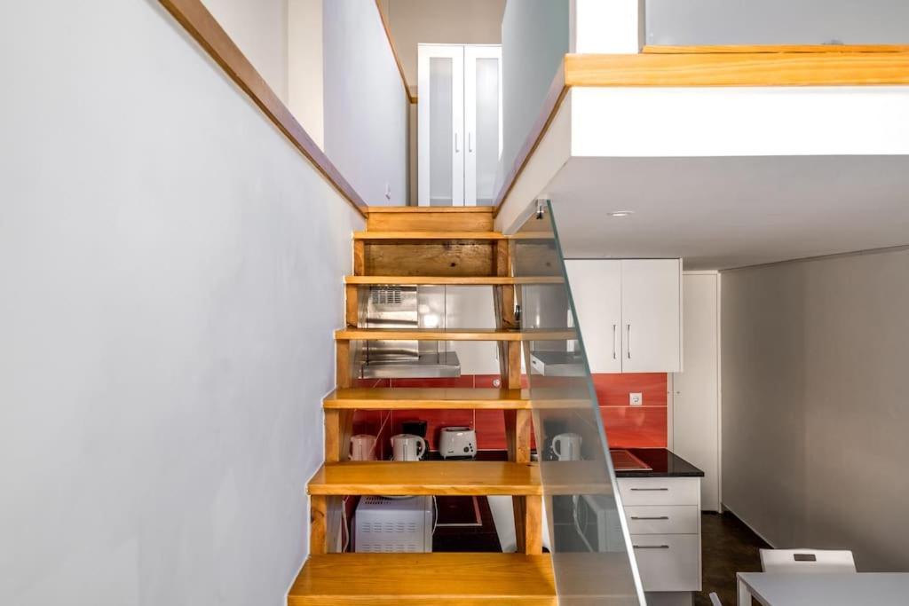 Charming With Ac And Loft On Ground Floor Lissabon