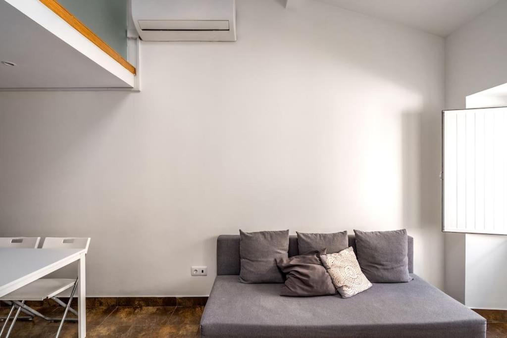 Charming With Ac And Loft On Ground Floor Apartment